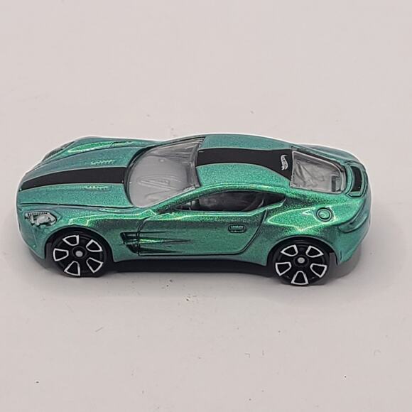 2011 HOT WHEELS ASTON MARTIN EXOTICS SERIES ONE-77 DIECAST CAR 1/64 Green - Picture 3 of 5